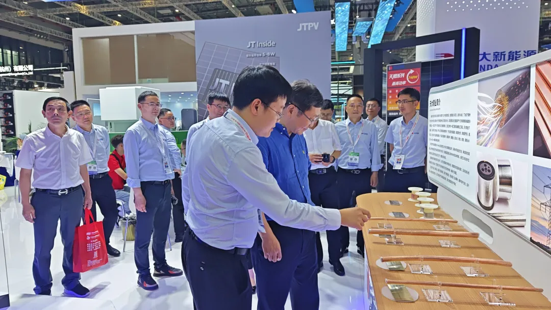 滁州市委书记莅临天大新能源展台赋能指导